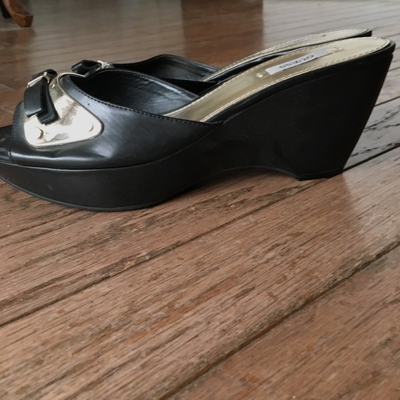 GUESS Designer Heels - Picture 2 of 4